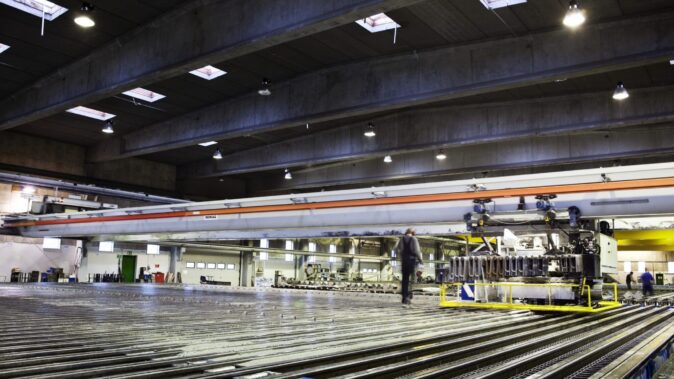 Støbemaskine i støberihallen på Centrum Pæles produktionsfabrik i Vejle